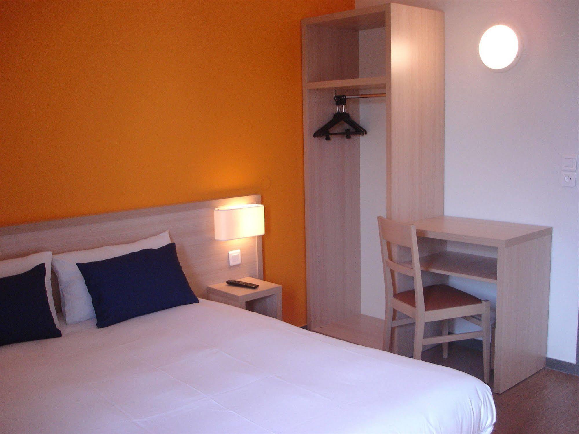 Budget Hotel Melun Sud - Dammarie Les Lys Buitenkant foto