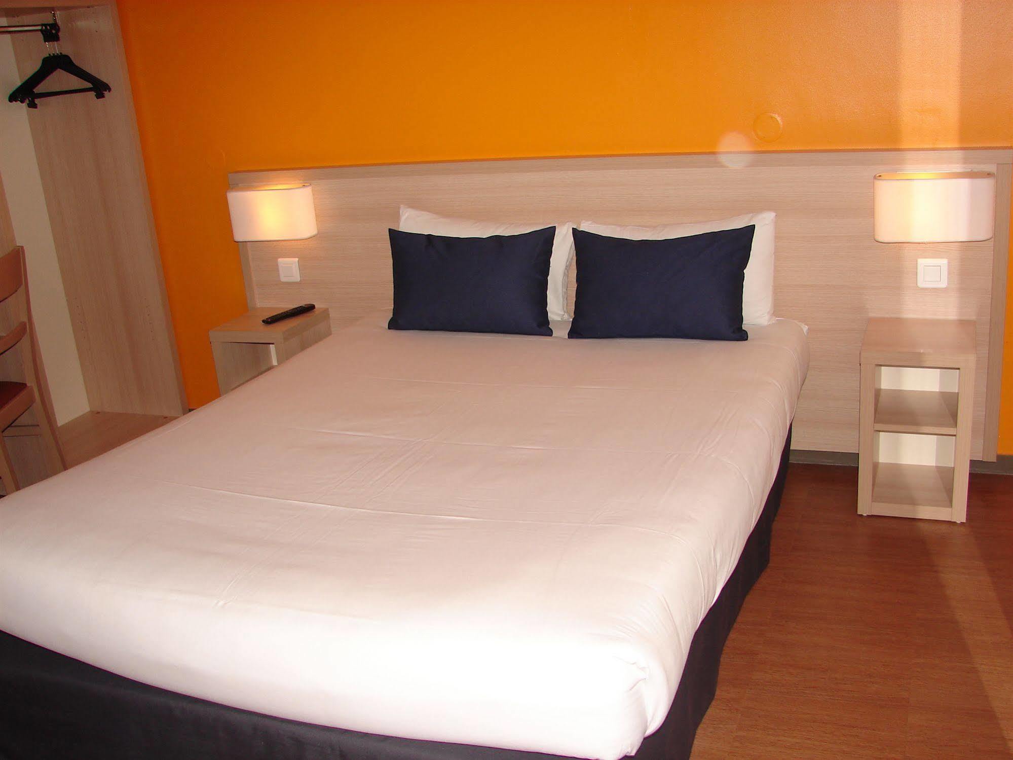 Budget Hotel Melun Sud - Dammarie Les Lys Buitenkant foto